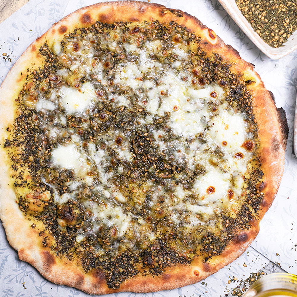 مناقيش زعتر مع جبنة صفراء