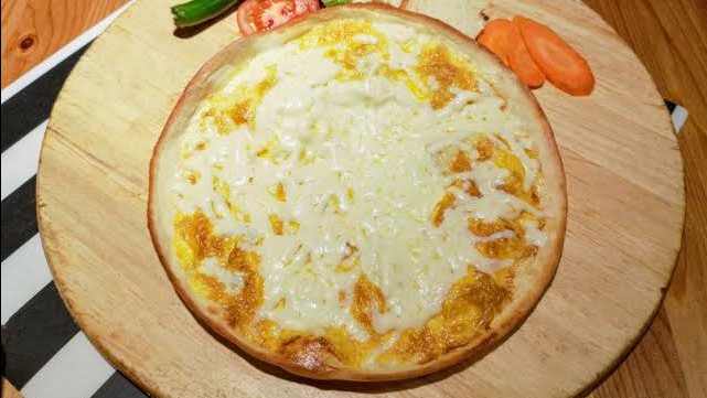 منقوشة البيض مع جبنة