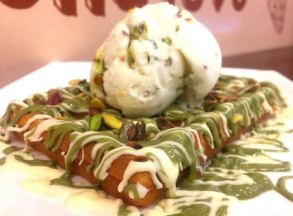 وافل فستق حلبي بوظة