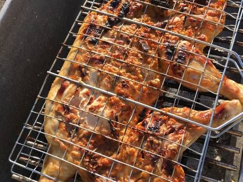 دجاج مشوي على الفحم مع سلطات