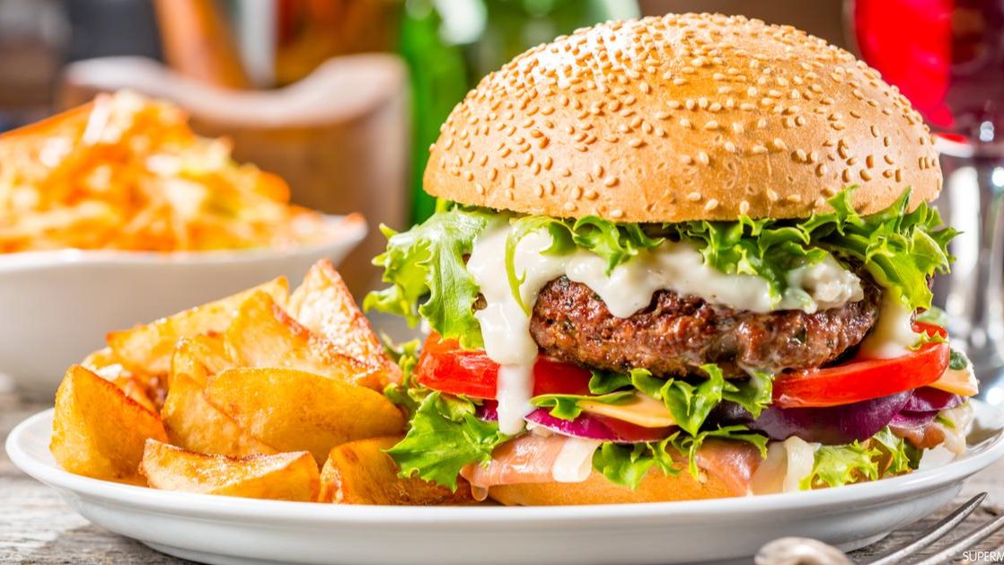 برجر لحم مع بطاطا