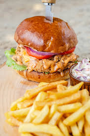 برجر دجاج مع بطاطا